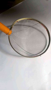 Serokan/Saringan Ram Kawat Ukuran Sedang\\n\\n Apa Itu Saringan Ram Kawat?\\n\\n Pengertian Saringan Ram Kawat\\nSaringan ram kawat adalah alat yang digunakan untuk menyaring partikel-partikel kecil dari campuran cair atau padat. Saringan ini terbuat dari kawat dengan ukuran yang berbeda-beda, sesuai dengan kebutuhan penyaringan. Dalam artikel ini, kita akan membahas tentang saringan ram kawat ukuran sedang.\\n\\n Fungsi Saringan Ram Kawat\\nSaringan ram kawat memiliki berbagai fungsi, di antaranya:\\n\\n- Menyaring partikel-partikel kecil dari campuran cair atau padat.\\n- Meningkatkan kualitas produk akhir dengan menghilangkan partikel-partikel yang tidak diinginkan.\\n- Memudahkan proses pengolahan bahan baku.\\n\\n Kelebihan Saringan Ram Kawat\\nBerikut adalah beberapa kelebihan saringan ram kawat:\\n\\n- Tahan lama: Saringan ram kawat tahan lama dan dapat digunakan dalam jangka waktu yang lama.\\n- Praktis: Saringan ram kawat mudah digunakan dan dapat disesuaikan dengan kebutuhan penyaringan.\\n- Hemat biaya: Saringan ram kawat relatif murah dan dapat menghemat biaya operasional.\\n\\n Bagaimana Memilih Serokan/Saringan Ram Kawat Berkualitas?\\n\\n Pertimbangan Ukuran Sedang\\nSaringan ram kawat ukuran sedang cocok digunakan untuk menyaring partikel-partikel kecil hingga menengah. Pastikan bahwa ukuran saringan sesuai dengan kebutuhan penyaringan Anda.\\n\\n Mencari Alat Saringan Ram Kawat Tahan Lama\\nPilih saringan ram kawat yang terbuat dari bahan berkualitas tinggi dan tahan lama. Hindari saringan yang mudah rusak atau berkarat.\\n\\n Tips Memilih Serokan Ram Kawat Untuk E-Commerce\\nJika Anda menjalankan bisnis e-commerce, pastikan bahwa saringan ram kawat yang Anda pilih mudah digunakan dan dapat disesuaikan dengan kebutuhan penyaringan produk Anda.\\n\\n Cara Menggunakan Saringan Ram Kawat Untuk E-Commerce\\n\\n Langkah-Langkah Penggunaan Saringan Ram Kawat\\nBerikut adalah langkah-langkah penggunaan saringan ram kawat:\\n\\n1. Siapkan campuran cair atau padat yang akan disaring.\\n2. Tempatkan saringan ram kawat di atas wadah penyimpanan.\\n3. Tuangkan campuran cair atau padat ke dalam saringan.\\n4. Biarkan saringan bekerja dan menyaring partikel-partikel kecil.\\n5. Simpan produk akhir di wadah penyimpanan.\\n\\n Keuntungan Menggunakan Serokan Ram Kawat Untuk E-Commerce\\nBerikut adalah beberapa keuntungan menggunakan serokan ram kawat untuk e-commerce:\\n\\n- Meningkatkan kualitas produk akhir dengan menghilangkan partikel-partikel yang tidak diinginkan.\\n- Memudahkan proses pengolahan bahan baku.\\n- Menghemat biaya operasional.\\n\\n Perawatan dan Pemeliharaan Saringan Ram Kawat\\nUntuk menjaga saringan ram kawat agar tetap tahan lama dan berfungsi dengan baik, lakukan perawatan dan pemeliharaan secara rutin. Bersihkan saringan setelah digunakan dan simpan di tempat yang kering dan aman.\n}