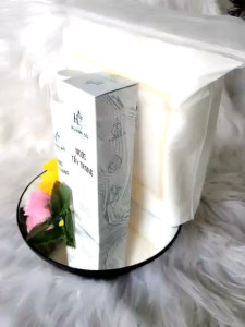 Nước tẩy trang ngừa mụn Huỳnh Đỗ