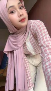 Eleanor Outher - Cardigan Rajut Crop Korean Style Kancing Mutiara