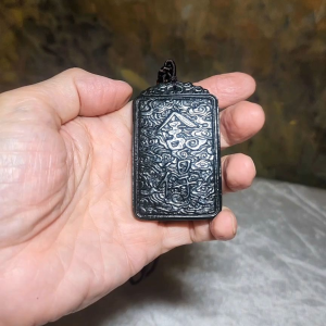 Premium Nephrite deep green double sides carvings "She De 舍得" (willing to give) "Zi Zai 自在" (unrestrained) Auspicious Clouds Jade pendant (with certificate) 优质和田玉深青双面雕刻舍得自在祥云吊坠(带证书) 舍就是得 不舍哪有得 放下便得自在