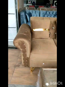 Sofa L Kancing Kaki Besi Bahan Bludru/trinityjayafurniture
