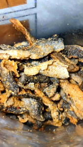 Keripik Kulit Ikan Patin Pedas Daun Jeruk//Keripik Kulit Ikan Patin Virall 100 gram /200 gram/500 gram