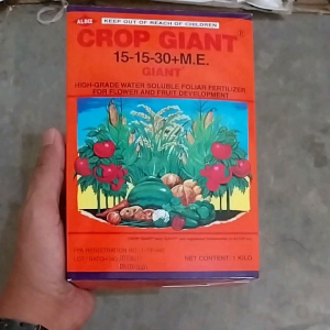 CROP GIANT 15-15-30+M.E. NET CONTENT:1KG ALDIZ INCORPORATED FPA REG. NO. 1-1IF-442 HIGH-GRADE WATER SOLUBLE FOLIAR FERTILIZER FOR FLOWER AND FRUIT DEVELOPMENT
