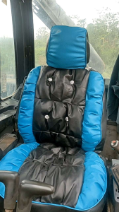 cover jok alat berat excavator Komatsu - Hitachi - Kobelco - Sany - Cat - Volvo - Sumitomo - Dll - sarung jok excavator Kobelco - lapis jok excavator Cat - sarung jok excavator Sany - Sarung jok excavator Komatsu - Aksesoris excavator - Variasi excavator