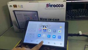 จอ android ติดรถยนต์Sirocco 4+32 แรม4รอม32 เชื่อมต่อโทรศัพท์ผ่าน CarPlay/Android Auto ใช้งานแบบไร้สายได้  รองรับการควบคุมเสียงผ่านพวงมาลัย  มีระบบ DSP ให้ปรับตั้ง EQ ได้ละเอียด  รองรับการดูหนัง ฟังเพลงจาก USB SD App Streaming