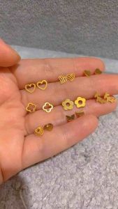 Anting Tusuk Mini Titanium Kasual: Aksesoris Fashion yang Praktis