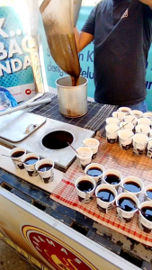 1 kg bubuk kopi kasar(sareng) kopi saring khas solong ulee kareng aceh asli original.