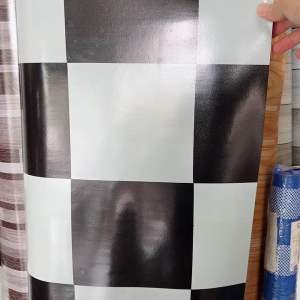 ขายเป็นเมตร เสื่อน้ํามัน ความหนา 0.3 มิล หน้ากว้าง 1.4 และ 1.5 เมตร เคลือบเงา ปูง่าย
