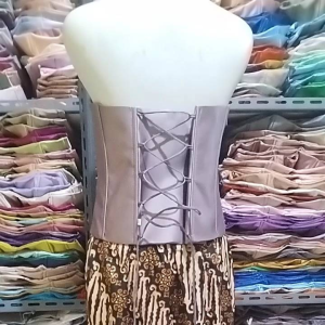 Daleman Kebaya & Desain Kebaya Modern: Pakaian Wanita Nyaman