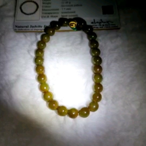 กำไลหยกพม่า หยกแท้ Jadeite Type A (มีใบเซอร์รับรองจากสถาบันตรวจสอบอัญมณี) (21.26 g.)