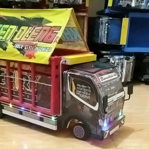 Miniatur Truk Kayu Jumbo OLENG dengan Lampu dan Terpal - Ukuran 57cm x 23cm x 27cm (Asli)