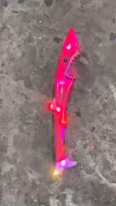 Kiếm BABY SHARK Dùng Pin Có Đèn Và Âm Thanh Vui Nhộn