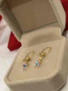 Anting wanita emas muda bandul kristal setengah gram
