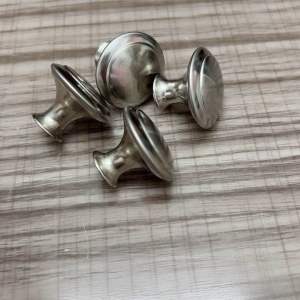 Núm tay nắm tủ inox bản rộng 3cm