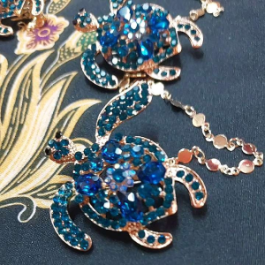 Kerongsang Kebaya Nyonya Rantai Traditional  Gold Plated Rhinestones High Quality(Swimming Turtles)
