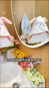 可爱卡通干发帽 (1件) Cute Cartoon Hair Dryer Cap 可爱卡通干发帽，柔软舒适吸水性强😍，既可以减少吹风机损伤发质又方便👍🏻，戴着追剧做家务都很奈斯#干发帽吸水速干不伤头发 #速干干发帽 #