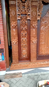 Gebyok ukir jati minimalis