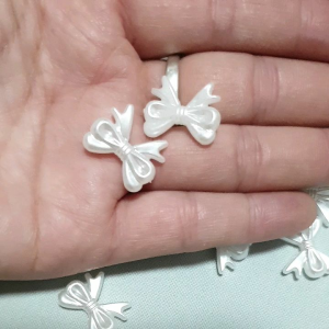 ลูกปัดโบว์ ลูกปัดมุก (50 ชิ้น) ลูกปัดมีรูสำหรับร้อย โบว์มุก สีครีม สีขาว โบว์