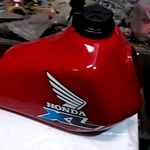 HONDA XL125SD FUEL TANK UNIT/ GASOLINE TANK UNIT WITH TANK CAP (WITH 2-KEYS) *(LOCALLY FABRICATED FIBERGLASS TANK) *(WITH FEW CHIPS ON SURFACES)  *(FOR: PART#175A1-KB1-650ZA) *(G-CSED/EB) *(GNCA/EU) *(-FTA8)