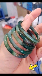 Vòng tay đá Mã Não xanh lá có vân bản đủa xinh xắn dễ thương cho bé gái.