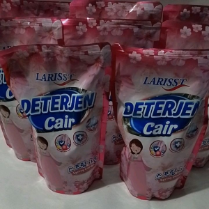 Larisst Deterjen cair sabun cuci baju 750ml wangi bersih