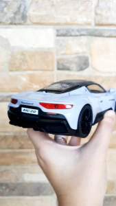 Maserati MC20 Diecast Scale 1/22: A Perfect Collection Display