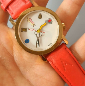 นาฬิกาฝรั่งเศสมือสอง Vintage Akteo Made in France ออกแบบโดยดีไซน์เนอร์ชื่อดังชาวฝรั่งเศส ระบบควอตซ์ สายเดิมมีเปื้อนจากการใช้งาน