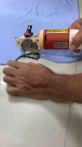 Máy cắt vải cầm tay loại tốt YJ-65 tặng kèm 1 lưỡi dao sử dụng tiện lợi nguồn điện 220V