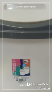 ถังขยะมีฝาปิดฝาสวิงสีขาวจุ 16 ลิตร ขนาด กว้าง 26 ซม. ยาว 23.2 ซม  สูง 37 ซม.