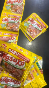 Masako Bumbu Kaldu Penyedap Rasa Sapi Dan Rasa Ayam Kemasan 8.5g (12 pcs)