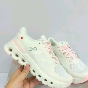 SEPATU ON CLOUD RUNNER