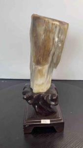 TSK Crystal  SHY015 天然树化玉 黄里透白 色泽圆润 特制雕刻实木底座 Natural Tree Fossil Jade