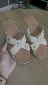 Sandal Kulit Wanita Model Silang Bunga Size 36-40
