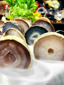 Random pick confirm natural real agate stone stand confirm blink and shineporary