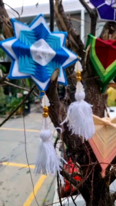 ธุงใยแมงมุมดาวกระจายแปดแฉกแบบเดี่ยว สีสันสวยงาม ใช้ประดับร้านค้า หน้าบ้าน งานบุญประเพณีต่างๆ