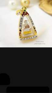 จี้หลวงปู่ทวดย่ำน้ำทะเลจืดลงยาประดับเพชรสวิสกรอบหุ้มทองคำแท้หนาพิเศษ