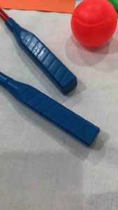 ไม้แบดมินตัน 1 คู่ พร้อมลูกบอล