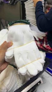 ถุงมือ โพลีสีขาวล้วน ทอขอบสีเขียว 2 โหล 180 บ.ใช้เส้น ด้ายโพลีสีขาวทอ6เส้น