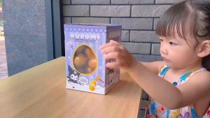 Đồ Chơi Đập Trứng Nhận Quà Hộp Mù Trứng Vàng Kèm Búa Cho Bé