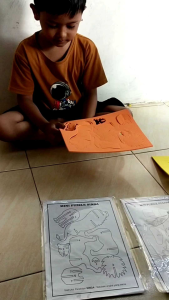 Puzzle Spon untuk Melatih Daya Ingat dan Emosional Anak