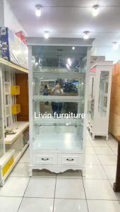 lemari pajangan kaca