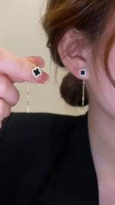 A109 COD Anting clover bunga hitam elegan original Korea