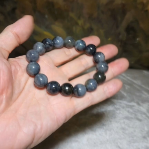 Premium 13.3mm Type A Jadeite Black Fowl (black & white) some yellow hue bracelet (with certificate)