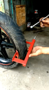 Alat Pres Ban Motor TAPAK LEBAR: Teknik Pemakaian & Keunggulan