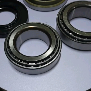 KOYO ลูกปืนล้อ Koyo made in Japan แท้100% ใช้สำหรับรถเพลาลอย ISUZU ELF 250(เพลาลอย) ลูกค้าจะได้รับของทั้งหมด4ชิ้น (ลูกปืนล้อใน 28985/20 + ซีลล้อหลังใน 77-102-10/21) (ลูกปืนล้อหลังนอก 28584/21 + ซีลล้อหลังนอก 46-94.5-8/10)