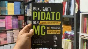Buku Sakti Pidato dan MC : Panduan No. 1 Menjadi Ahli Pidato dan MC yang Memukau Audiens Tanpa Minder dan Grogi