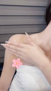 TẨY TẾ BÀO CHẾT MẬT NGHỆ CAFE QUEENIE SKIN MẪU MỚI