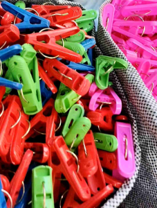 IPIT / SIPIT / CLOTHES CLIP / ASSORTED COLOR (AVAILABLE 1kilo / 500g / 250g )IPIT / SIPIT / CLOTHES