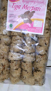 Rengginang Lorjuk tiga merpati bentuk oval khas madura