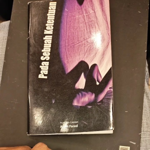 Buku puisi PADA SEBUAH KETENTUAN